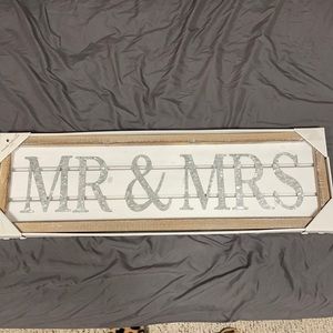 Rustic look “Mr & Mrs” sign